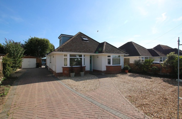 Beach Retreat, centrally located in Mudeford and pet friendly