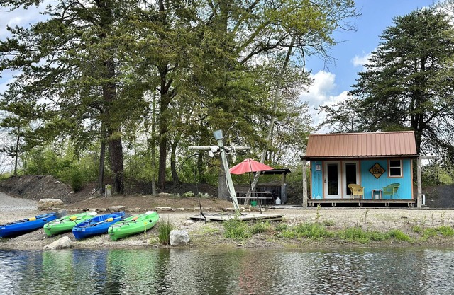 BEACH STYLE LAKESIDE MINI COTTAGE