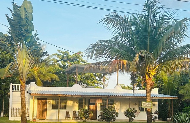 Beach View, 2 minute walk to Caribbean Sea, Rooftop Pergola with Hammocks