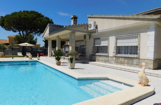 Beach Villa ! Only 1 minute walk to La Zenia Beach 6 bedroom Beach Villa