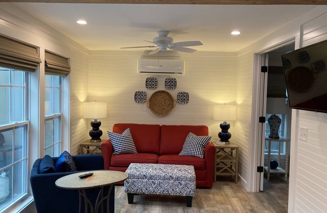 Beach Walk Bungalow 1Bedroom 1Bath, 4 blocks to the beach! Private Courtyard
