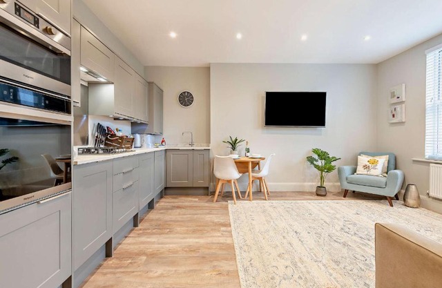 Beach Walk Southbourne SOBO Beach Sleeps 4