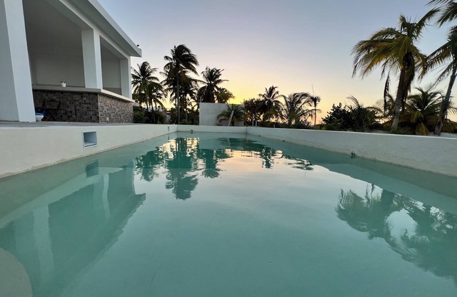 beachfront 3 bedroom house with terrace and pool in San Crisanto, Yucatán