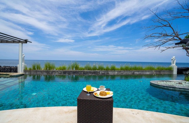 Beachfront 4BR Family Villa in Lovina Bali