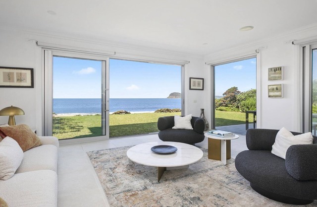 Beachfront, 5 bedrooms, 5 bathroooms!