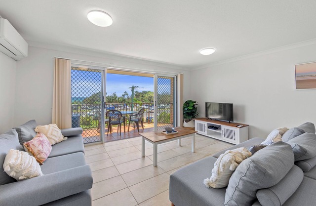 Beachfront Bliss: 2-Bedroom Oceanview Apartment at Cabarita Beach