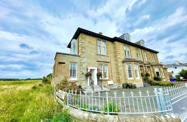 Beachfront Bliss - 4-Bed Seaside Villa Near Royal Troon Golf