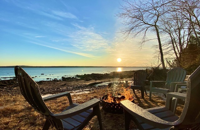 Beachfront Breezes 20 Steps To Water w/Beach Firepit & Grill Near Acadia