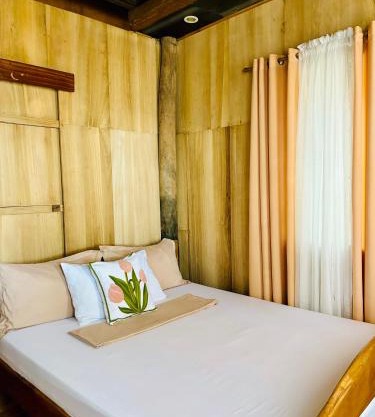 Beachfront Cabin in Lobo