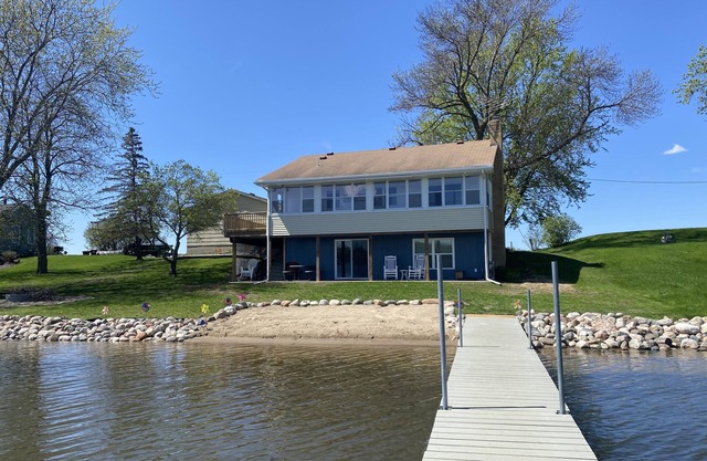 Beachfront Cabin with Lake Views & Harry Potter Room