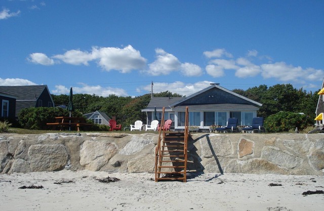 Beachfront cottage on Fortunes Rocks Beach