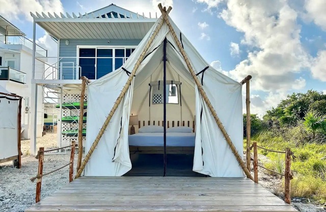 Beachfront Glamping w/Breakfast