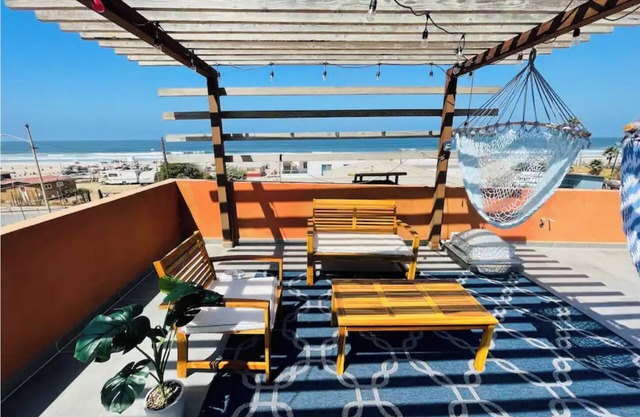 Beachfront House W/Rooftop Deck & Free Parking!