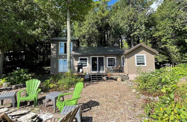 Beachfront House w/Wi-Fi on Amazing Lake Michigan Site! Close to Sturgeon Bay
