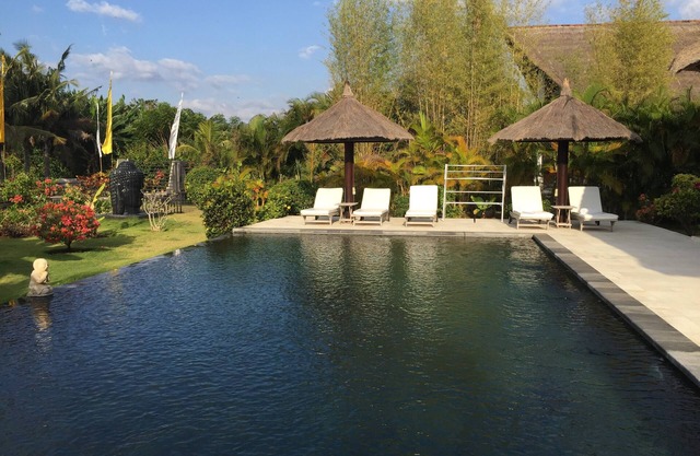 Beachfront Luxurious Villa with pool in Lovina