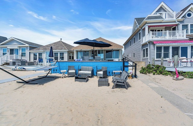 Beachfront Oasis Home/On Ocean/3 Bedrooms/Stunning Views