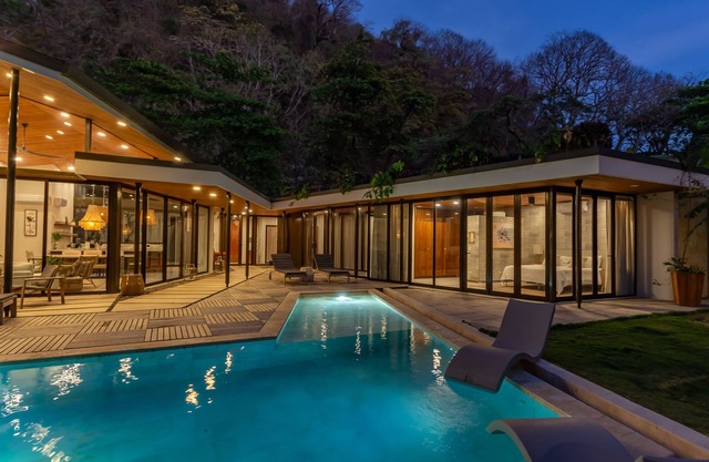 Beachfront Private Large Home - Longitude Estate