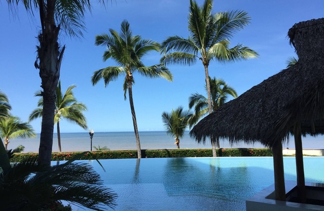 Beachfront Panoramic Oceanview Modern Luxury (Old Town Romantic Zone)