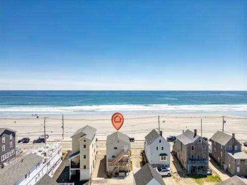 Beachfront Pet Friendly Sleeps 15 and BBQ