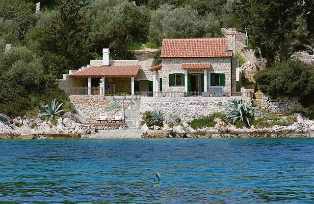 Beachfront Retreat Near Stari Grad