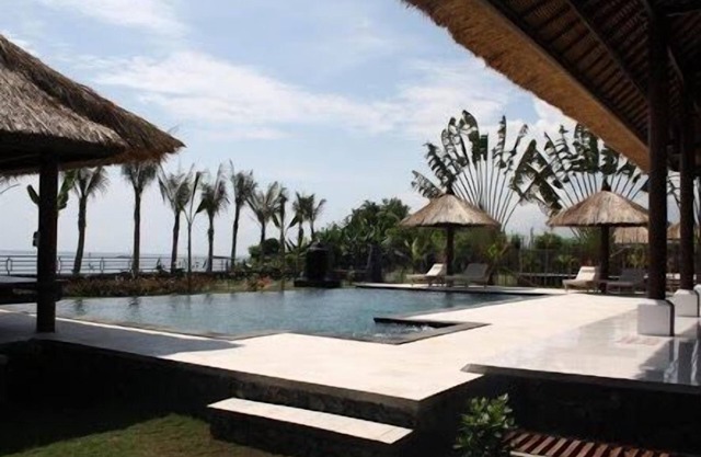 Beachfront Spacious luxury villa in Seririt Lovina area