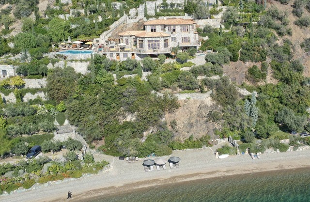 Beachfront, Stone-Built, Beautifully-Appointed, Spacious 5-bedroom Villa.