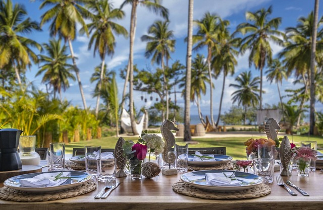 ★ BEACHFRONT TOP LUXURY VILLA, Full Service incl ★