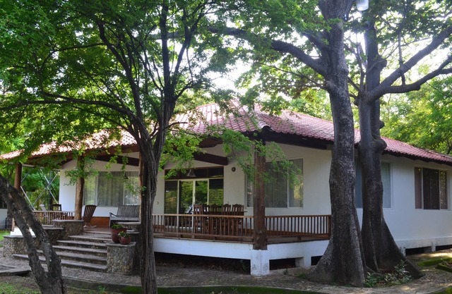 Beachfront vacation rental 4 bedroom house, Playa el Coco
