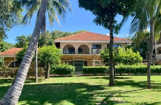 BEACHFRONT VILLA - FORMER BACARDI FAMILY COMPOUND! Lg FAMILY/WEDDING/EVENT VENUE