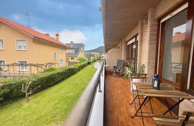 Beachfront with private garden La Galerna 17000