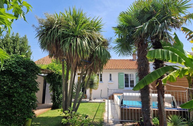 Beachside Villa with Pool - 2BR, 4 Guests, Near Market & Beach