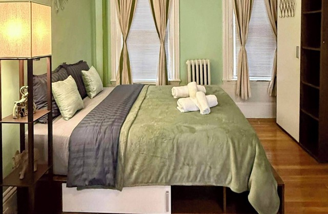 Beacon Hill Studio with Full Kitchen, Close to MGH, Train, Boston Common