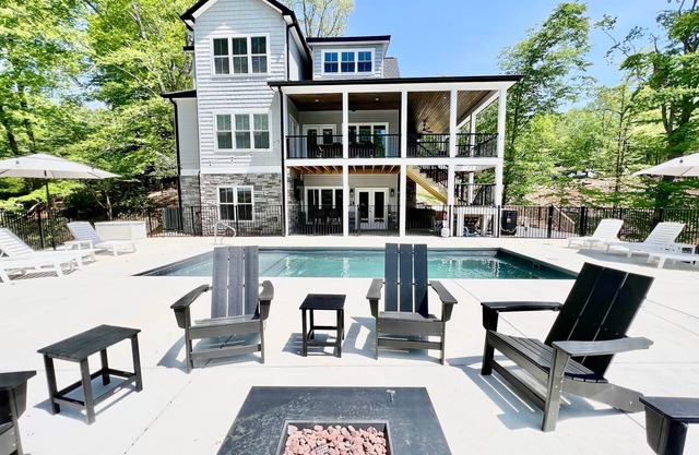 Beacon Pointe, New 7-Bed Lakefront Luxury w/Covered Decks + Heated Salt Water Pool, Hot Tub, Dock!
