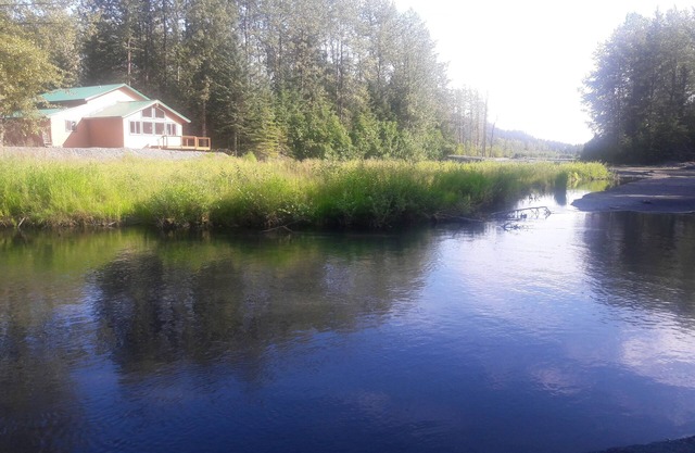 Bear and Berry Lodge - The Most Beautiful Spot in Seward!
