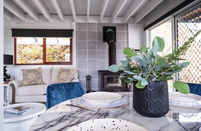 Bear Cottage Eco Escape in the Hills of Riverlea
