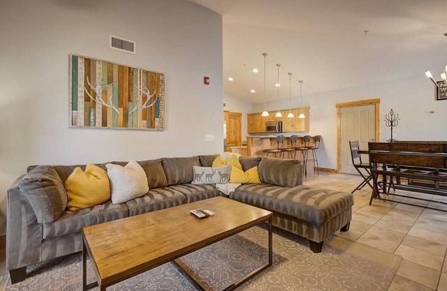 Bear Hollow Condo-Sleeps 10-3BD/2BA