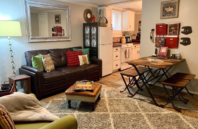 Bear House 1890, Stinson Suite, Perfect Getaway, Walk to Cafes, Outdoor Activity