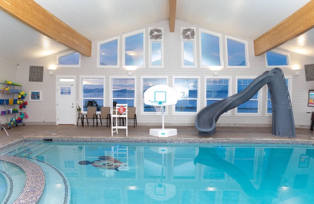 Bear Lake Gathering House- PRIVATE pool! Sleeps 30+, pets with approval!