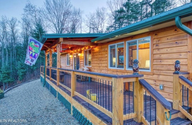 Bear's Den: 65 Acres of Seclusion, Nature, Beauty + Entertainment, Restaurants