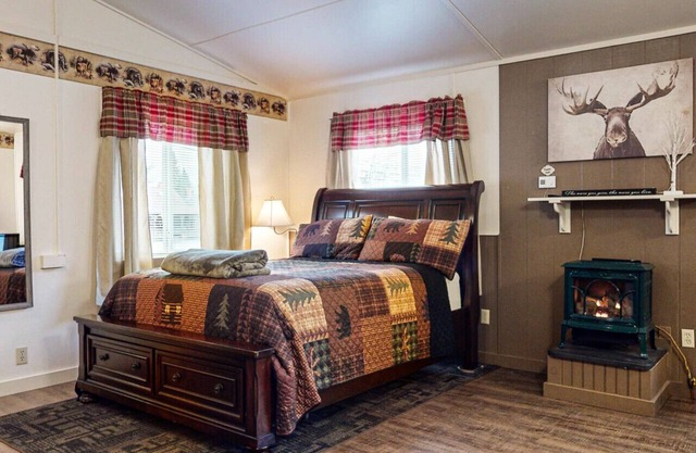 Bear's Den - *Direct ATV Access* Walk to Town*
