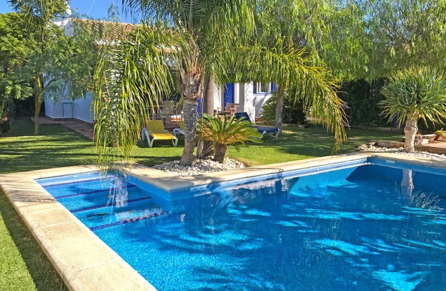 Beatiful villa with private swimming pool and tropical garden, Internet