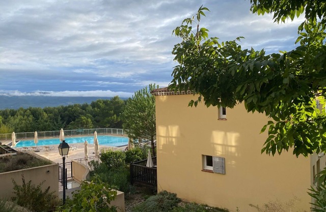 Beau Duplex Bien Équipé Avec Terrasse Dans Résidence Avec Piscine