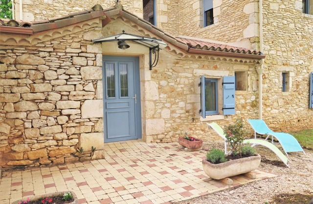 Beautiful villa for 4 people with WIFI, TV, terrace, pets allowed, panoramic view and parking