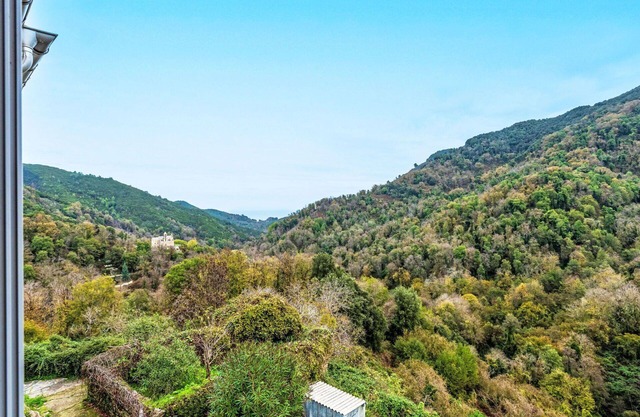 Beautiful villa for 6 guests with WIFI, TV, terrace, pets allowed, panoramic view and parking