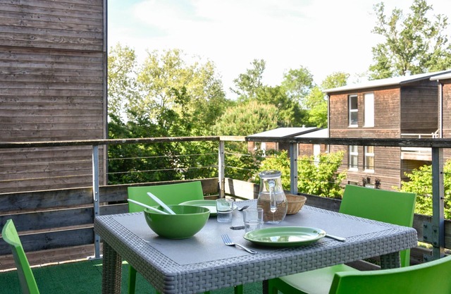 Beau T2 + terrasse privée | Piscine extérieure