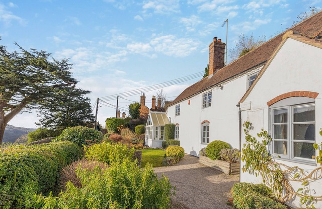 Beau View Cottage - Three Bedroom House, Sleeps 5