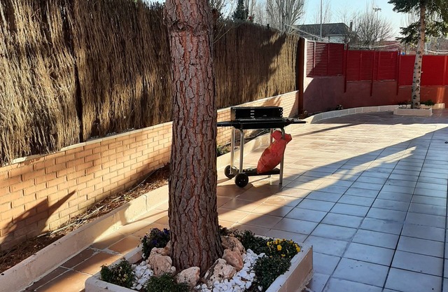 Beautiful villa in a quiet area, 15 minutes from Madrid.