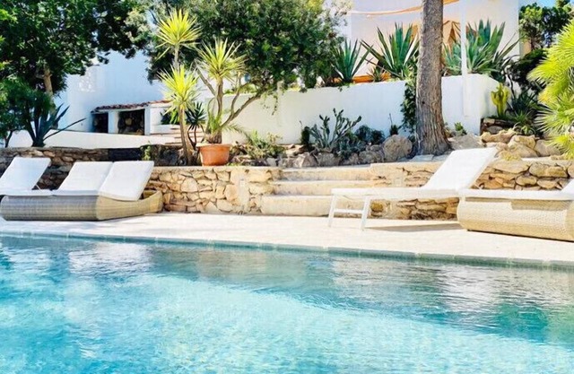 Beautifully renovated vila 2 steps from the beach (max 8 adults or 6 adults and 4 children)