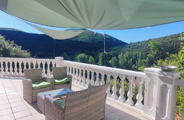 Beautiful country house with terraces and garden 15 km LAMALOU 35 km SALAGOU