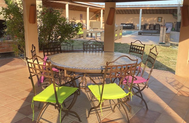 Beautiful single storey house of 160 m2 fully fenced with swimming pool